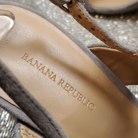 BANANA REPUBLIC Gray Suede Sandals - Size 9 - Picture 7 of 9